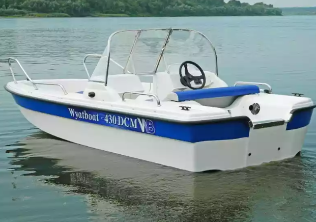 Стеклопластиковый катер Wyatboat-430 DCM (тримаран) в Комсомольске-на-Амуре