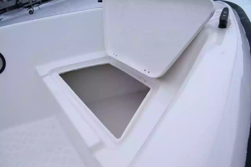 Стеклопластиковый катер Wyatboat-430DCМ (килевая) в Комсомольске-на-Амуре