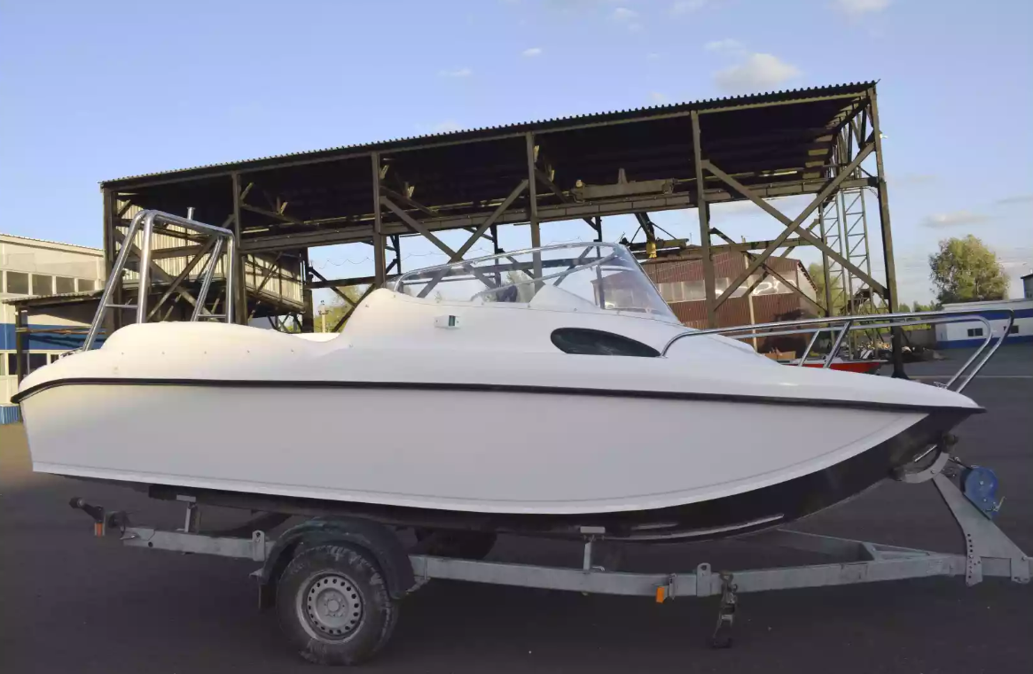 Комбинированный катер Neman-530 с каютой в Комсомольске-на-Амуре