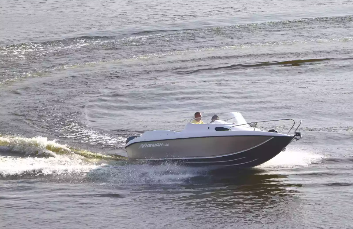 Комбинированный катер Neman-530 с каютой в Комсомольске-на-Амуре