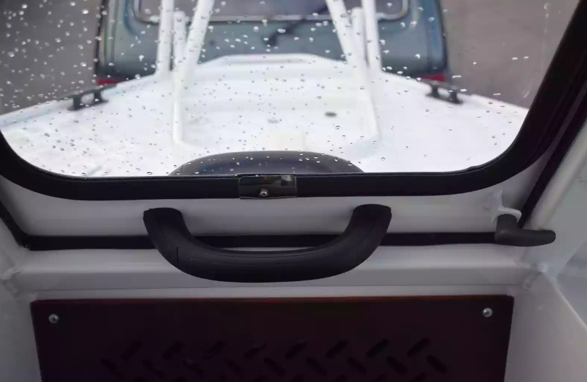 Алюминиевый катер Неман-500 (закрытая рубка) в Комсомольске-на-Амуре