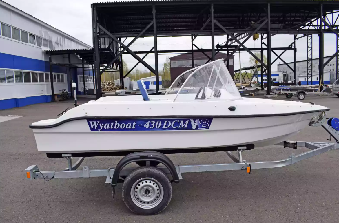 Стеклопластиковый катер Wyatboat-430DCМ (килевая) в Комсомольске-на-Амуре