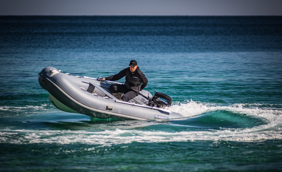 Лодка GLADIATOR RIB380AL в Комсомольске-на-Амуре
