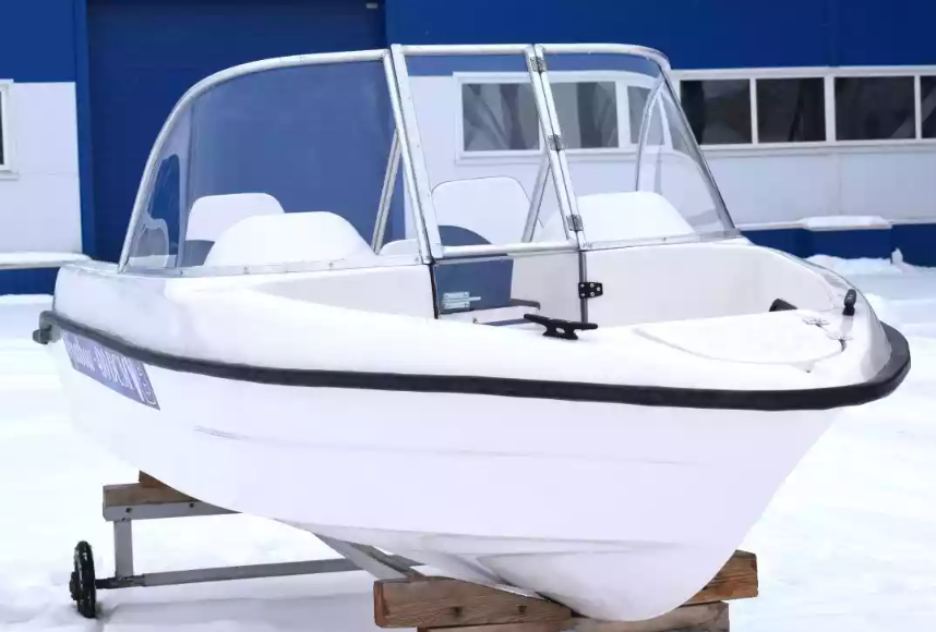 Стеклопластиковый катер Wyatboat-430DCМ (килевая) в Комсомольске-на-Амуре