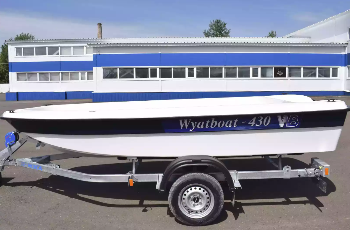 Стеклопластиковая лодка Wyatboat 430 тримаран в Комсомольске-на-Амуре