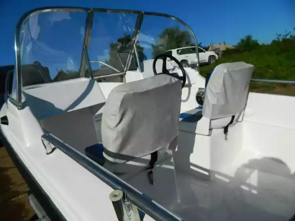 Стеклопластиковый катер Wyatboat-430 DC (тримаран) в Комсомольске-на-Амуре