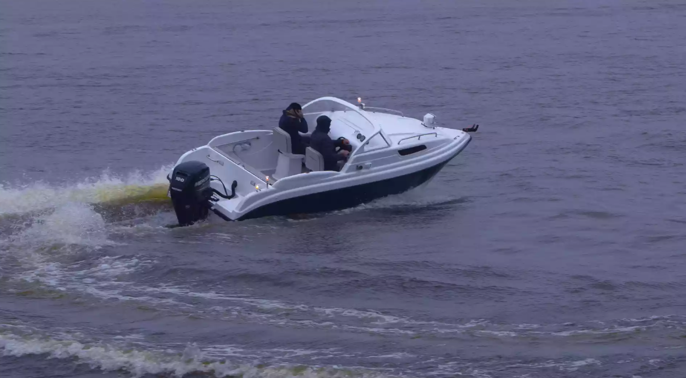 Стеклопластиковый катер Neman-550 с каютой в Комсомольске-на-Амуре