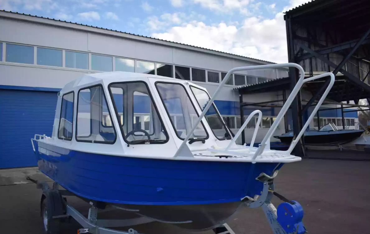 Алюминиевый катер Неман-500 (закрытая рубка) в Комсомольске-на-Амуре