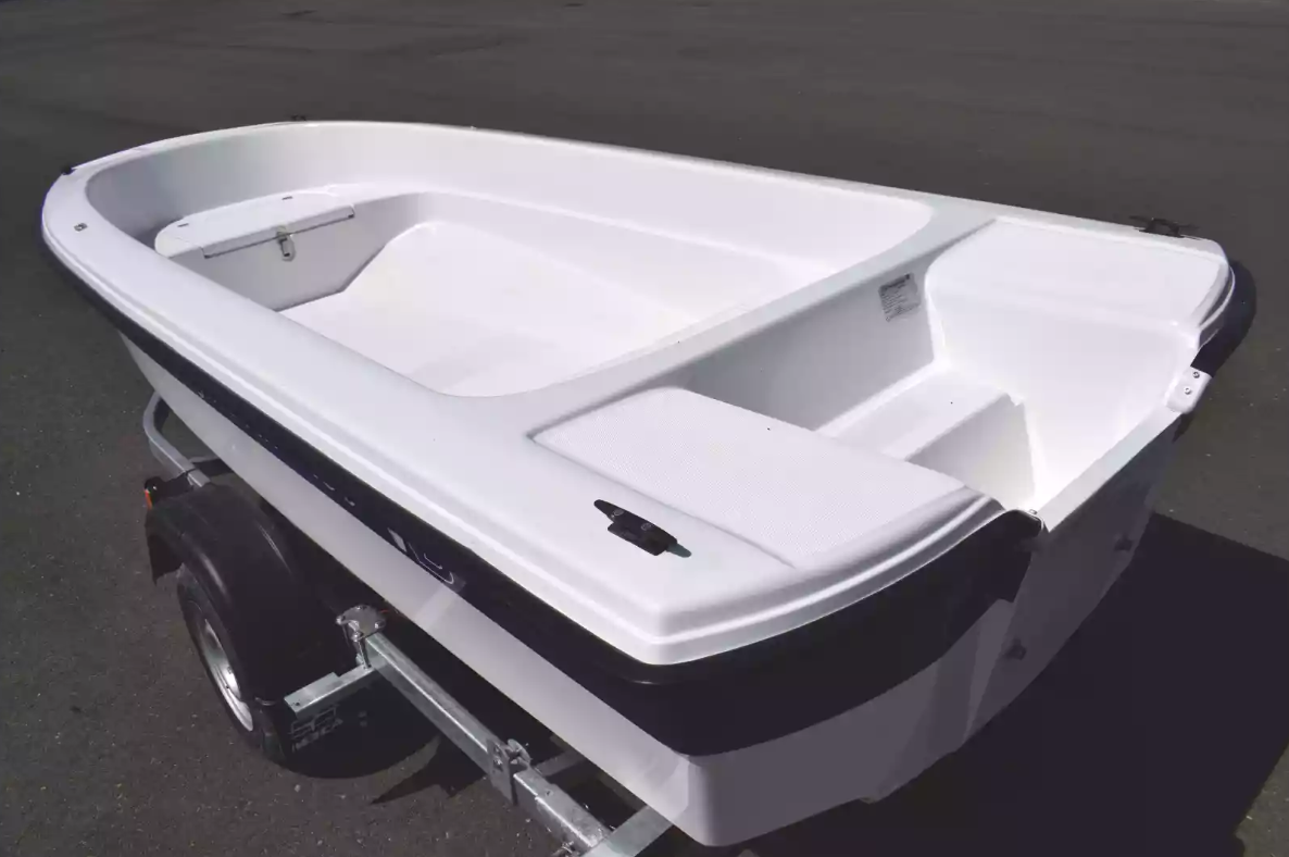 Стеклопластиковая лодка Wyatboat 430 тримаран в Комсомольске-на-Амуре