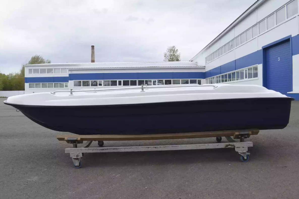 Стеклопластиковая лодка Пингвин New (тримаран) в Комсомольске-на-Амуре