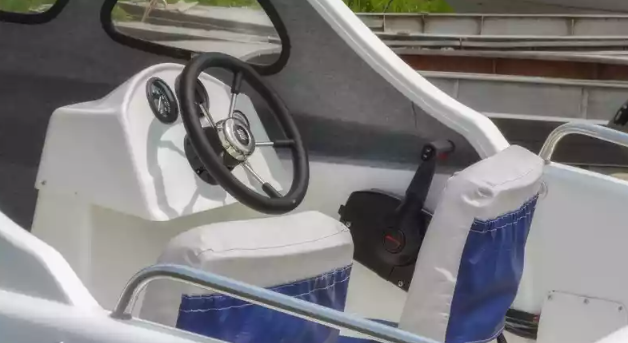 Стеклопластиковый катер Wyatboat-3 П (полурубка) в Комсомольске-на-Амуре