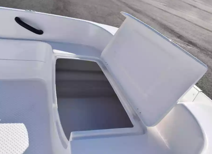 Стеклопластиковая лодка Пингвин (тримаран) в Комсомольске-на-Амуре