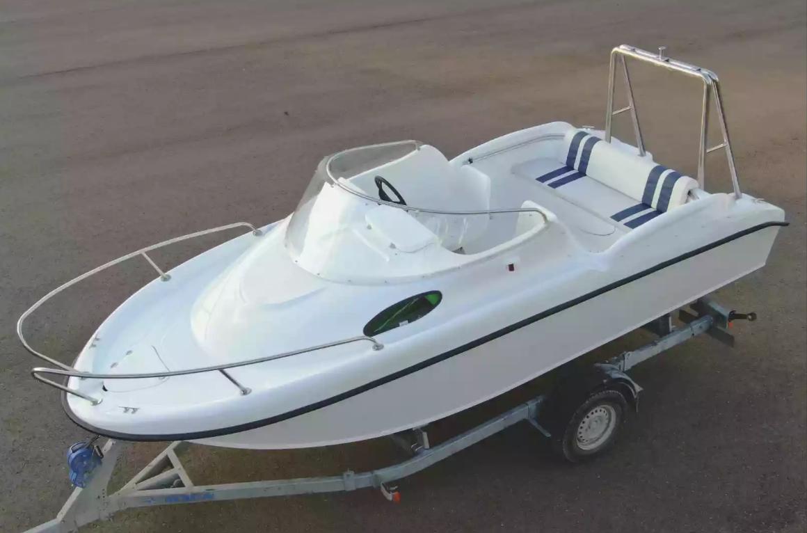 Комбинированный катер Neman-530 с каютой в Комсомольске-на-Амуре