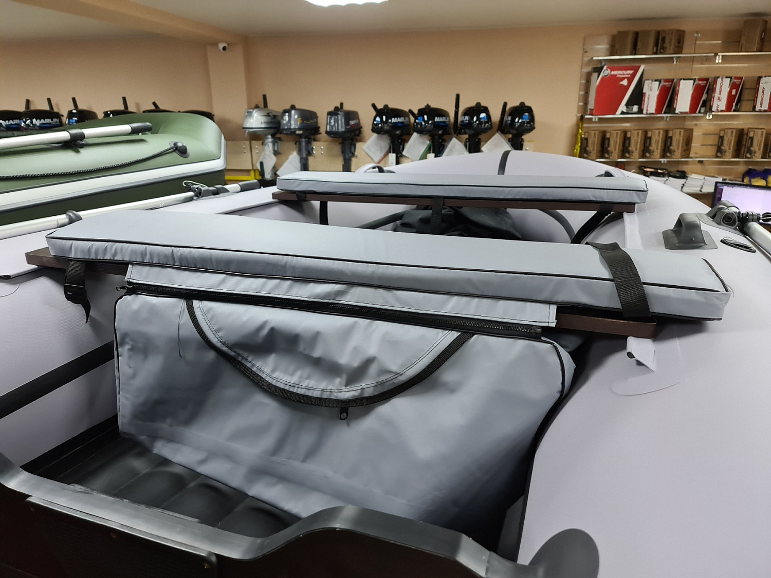 КОМПЛЕКТ МЯГКИХ НАКЛАДОК С СУМКОЙ ДЛЯ ЛОДОК 90Х20 СЕРЫЙ в Комсомольске-на-Амуре